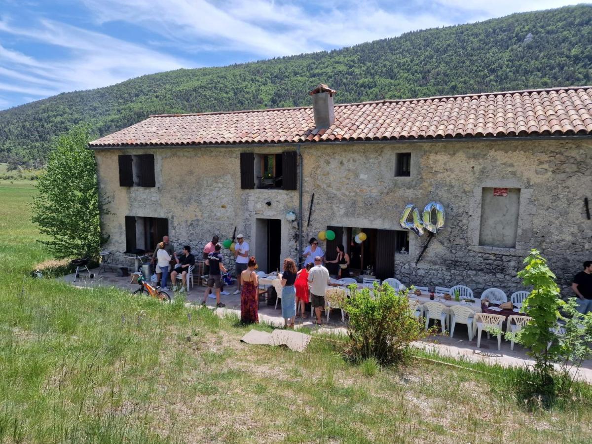 La Grande Maison Dans La Prairie Caille Екстер'єр фото